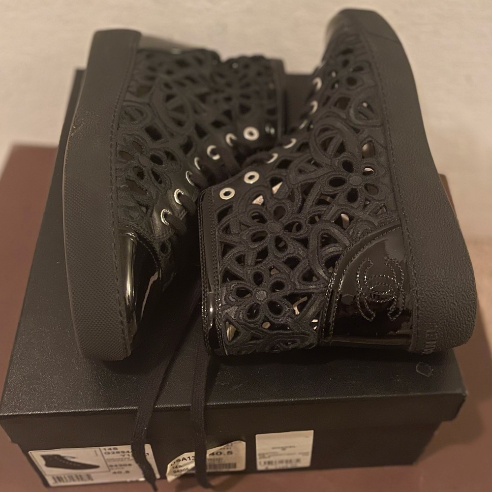 CHANEL woman’s sneaker 40.5 - Picture 2 of 8